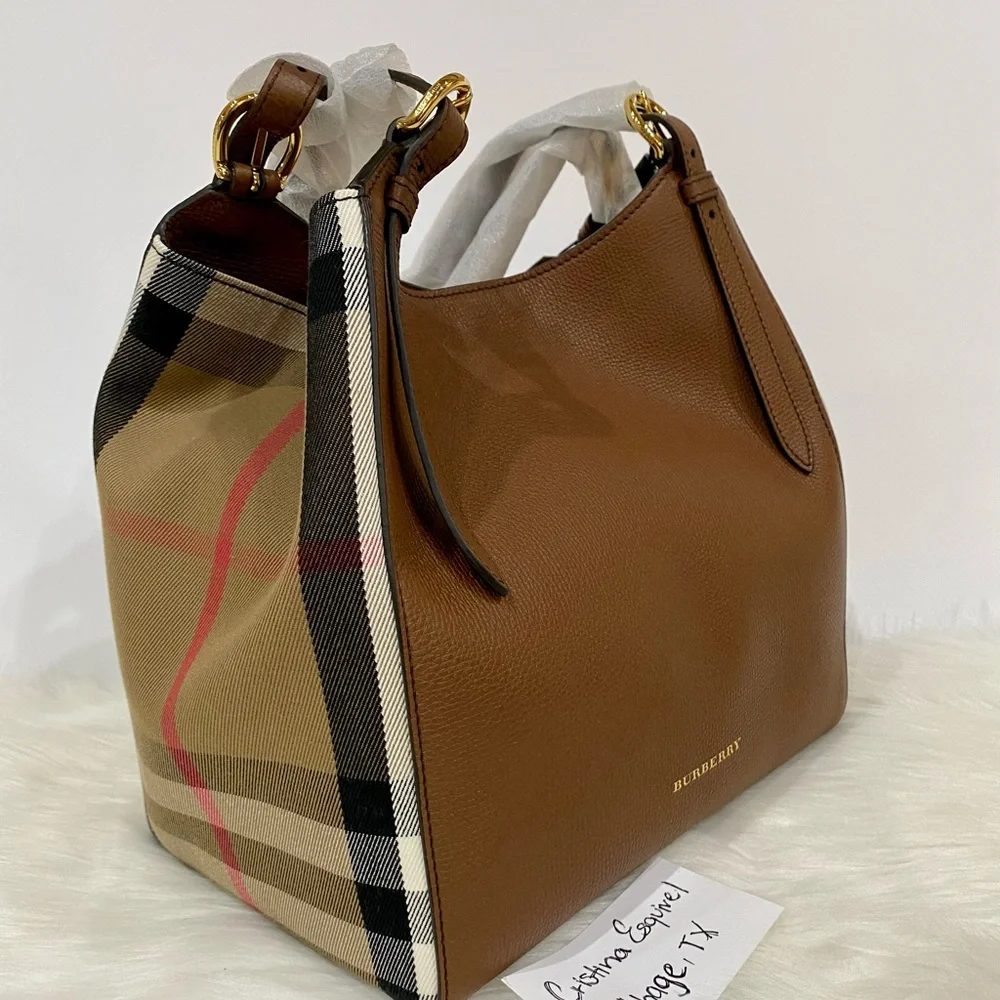 NWT Burberry tote Handbag - Picture 3 of 16